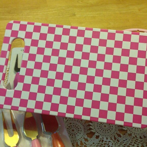 Pretty in pink kitchen tools bundle, cutting boards and cheese knives - Picture 5 of 8